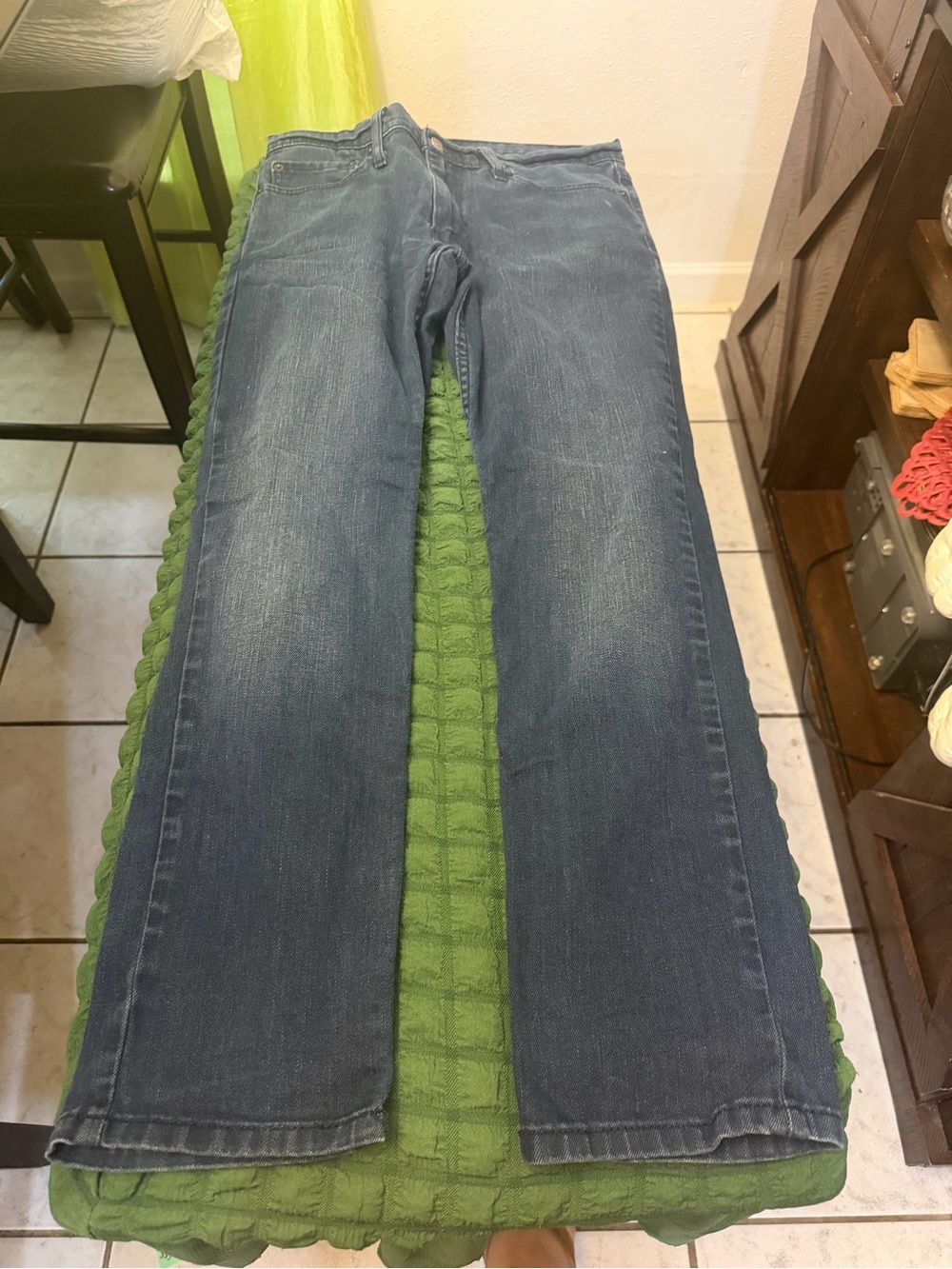 Levi's Men's Straight Jeans in Medium Blue Faded Wash